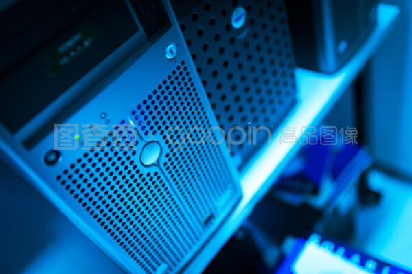 網(wǎng)絡(luò)服務(wù)器與云計算裝備技術(shù)服務(wù) 驅(qū)動數(shù)字化轉(zhuǎn)型的核心力量